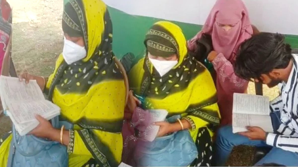 ஒரே நேரத்தில் 10ம் வகுப்பு தேர்வு எழுதிய தாய்-மகன்: ஊந்துகோலாக இருந்த மகள்.. மேற்கு வங்கத்தில் நெகிழ்ச்சி