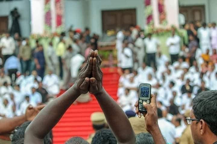 கலைஞரின் இறுதி ஊர்வலத்தில் ஸ்டாலின் ஜேக்கப்பின் உணர்ச்சி மிகுந்த புகைப்படங்கள்.. தொகுப்பு இதோ !