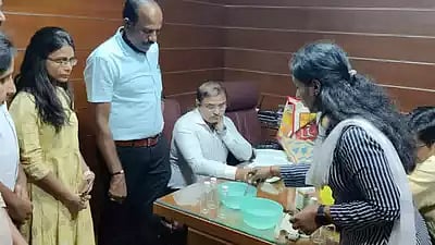 பாஜக MLA மகன் வீட்டில் கட்டுக்கட்டாக கைப்பற்றப்பட்ட கருப்பு பணம்.. லஞ்சம் வாங்கியபோது மடக்கிய போலிஸார்!