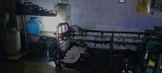 திடீரென படுக்கையில் பற்றிய தீ.. உறங்குவதற்காக மெழுகுவர்த்தி பற்ற வைத்த மூதாட்டிக்கு நேர்ந்த சோகம் !