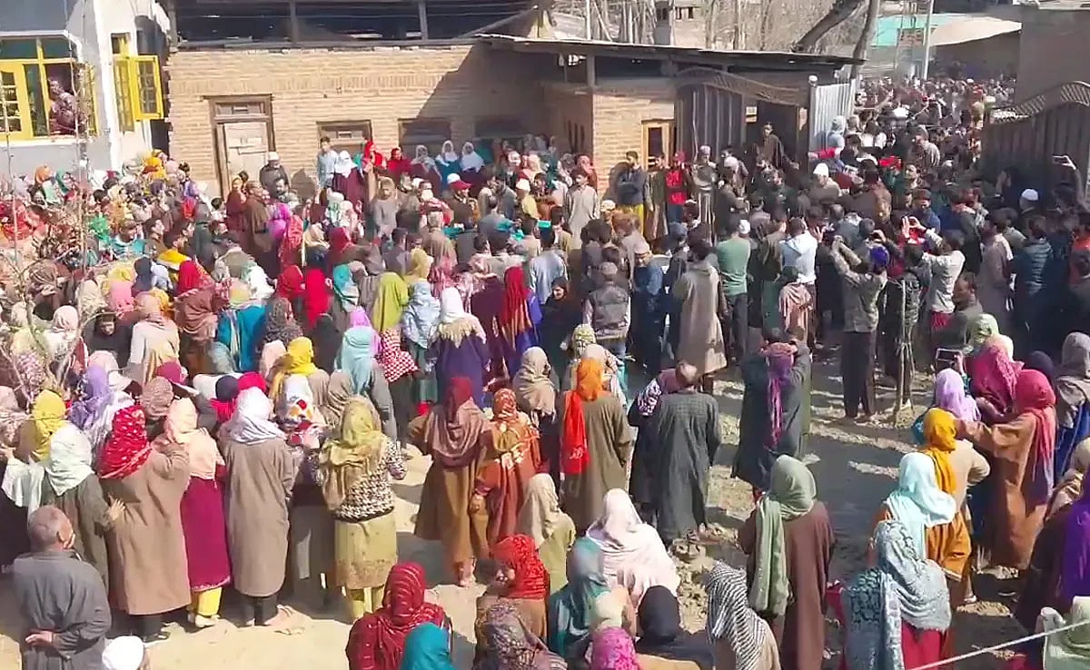 பெண் கொடுக்காததால் ஆத்திரம்.. இளம்பெண்ணை கொன்று துண்டு துண்டாக்கிய கொடூரன்.. காஷ்மீரில் அதிர்வலை !