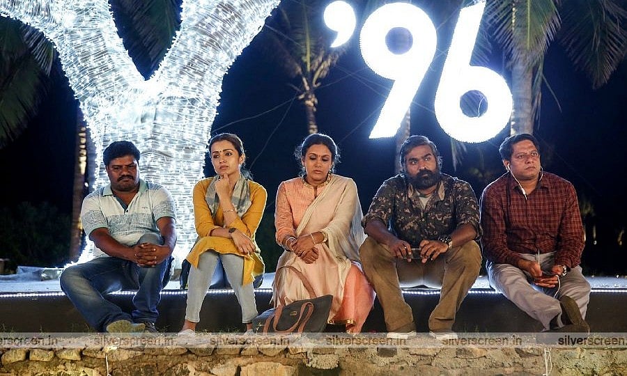 “ஞாபகம் வருதே..” 35 ஆண்டுகளுக்கு பிறகு பள்ளியில் Reunion.. காணாமல் போன காதல் ஜோடி.. கேரளாவில் பரபரப்பு !