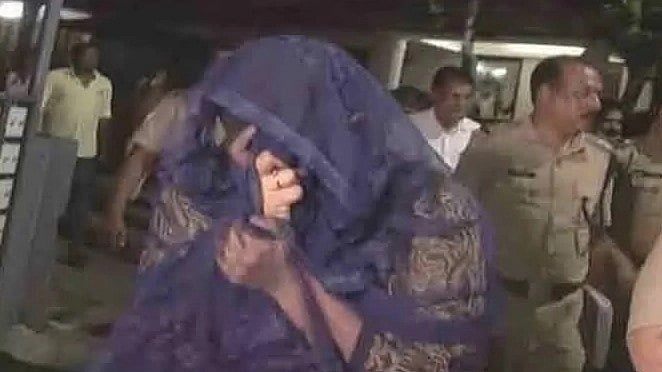 வாடகைக்கு வீடு எடுத்து போதைப்பொருள் விற்பனை.. சின்னத்திரை நடிகையை கைது செய்த கேரளா போலிஸ்!