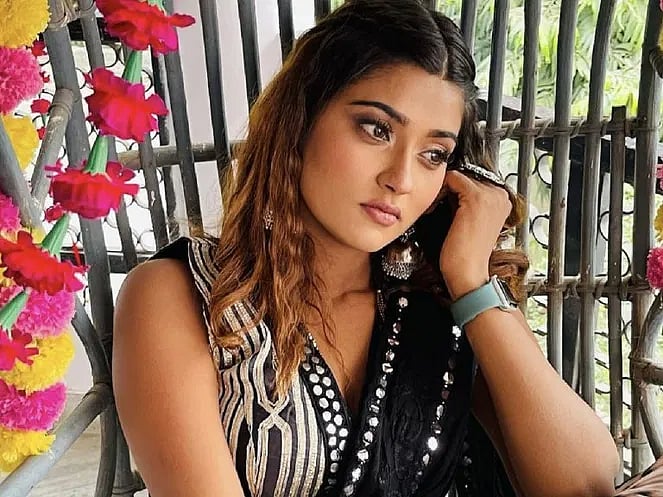 ஹோட்டல் அறையில் பிணமாக கிடந்த இளம் நடிகை: கொலையா? தற்கொலையா?- மரணத்திற்கு முன் போட்ட வீடியோவால் குழப்பம்!