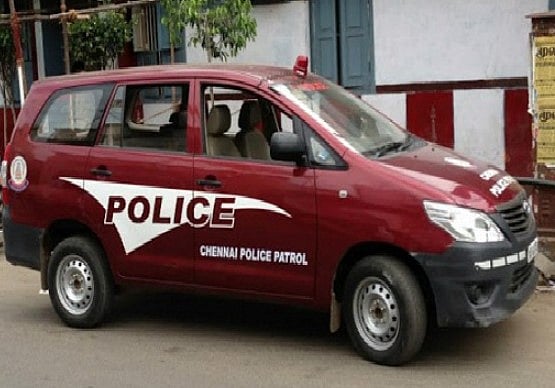 விபத்தை பயன்படுத்தி சொகுசு காரை திருடிய ரவுடி தம்பதி: 4 மாதங்களுக்குப் பிறகு போலிஸிடம் சிக்கியது எப்படி?