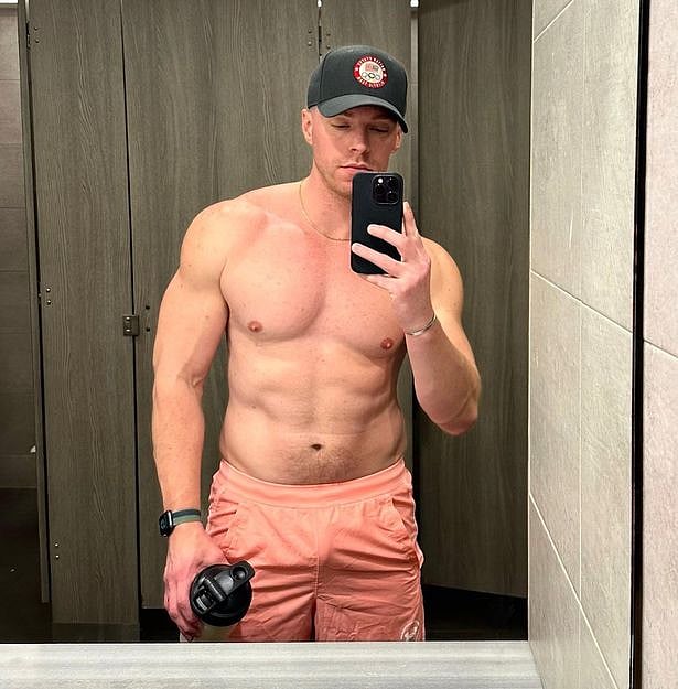 மாத சந்தா.. ஆபாச படம்.. நீதிபதி இரவில் செய்து வந்த மோசமான வேலை.. அதிர்ச்சியில் அமெரிக்க மக்கள் !