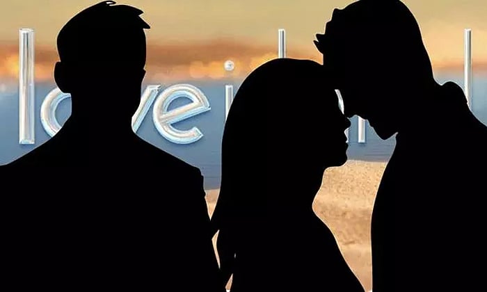 குஜராத் : “நீதான் என் காதலுக்கு இடையூறாக இருக்க..” - பிஞ்சு குழந்தையை கொடுமை செய்து கொன்ற கொடூர தாய்..!