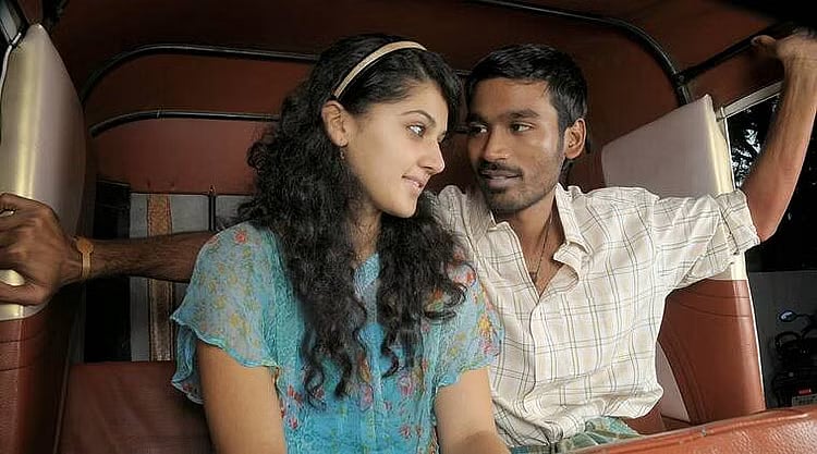 நெக்லஸ் அணிந்து மாஸாக போஸ் கொடுத்த டாப்ஸி.. ஆத்திரத்தில் புகார் கொடுத்த பாஜக MLA மகன்.. நடந்தது என்ன ?