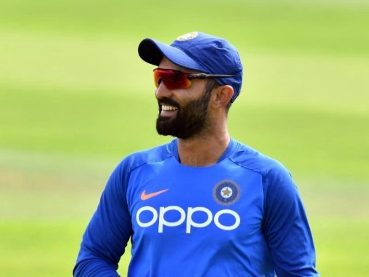 "ரன்னே அடிக்காத இந்த வீரர்களுக்கு இன்னும் எத்தனை வாய்ப்பு கொடுக்கப்படும்?"  -தினேஷ் கார்த்திக் ஆதங்கம் !