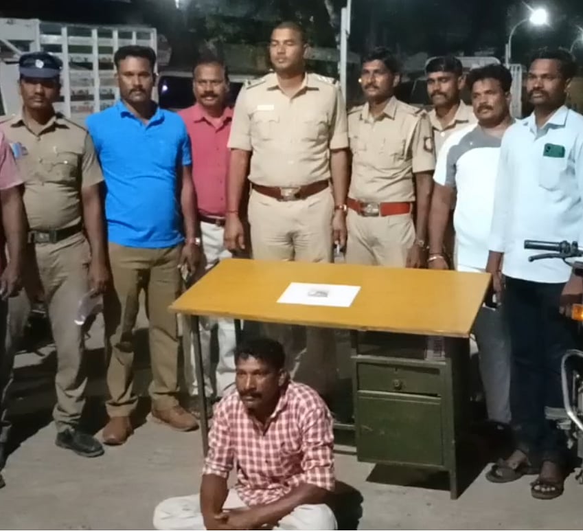 குடிப்பதற்காக திருட்டு வாகனத்தில் நகை திருடிவந்த பாஜக நகர செயலாளர்.. அதிரடியாக கைது செய்த போலிஸார் !