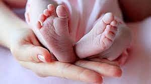 2 இதயம் 4 கால்களுடன் பிறந்த அதிசய குழந்தை.. ஆனால் 20 நிமிடத்தில் நடந்த சோகம்!