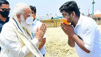 “இன்னும் எத்தன பேர காவு வாங்கப்போகுதோ”: தொடரும் வார் ரூம் சர்ச்சை - பாஜகவிலிருந்து விலகிய மாநில நிர்வாகி!