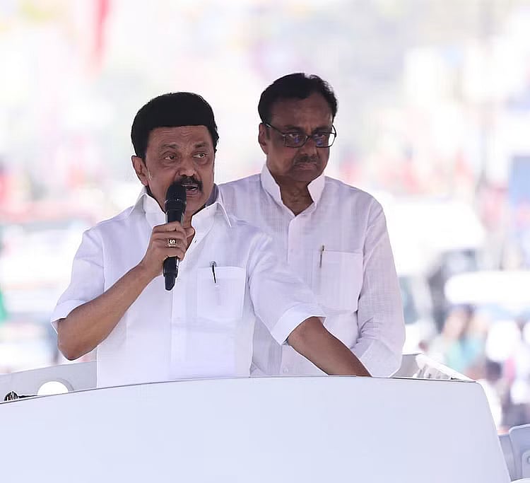 இந்த மீச வச்ச.. இனிமேல் இப்படி பேசுனா எப்படி அடி விழும் என காட்டிய ஈரோடு கிழக்கு தொகுதி மக்கள் !