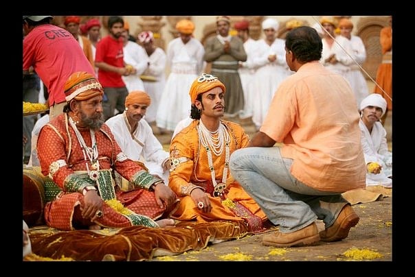 அமெரிக்காவில் கோடாரியால் தாக்கப்பட்ட பஞ்சாபி நடிகர்.. மர்மநபர் வெறிச்செயல்.. வெளியான அதிர்ச்சி வீடியோ !