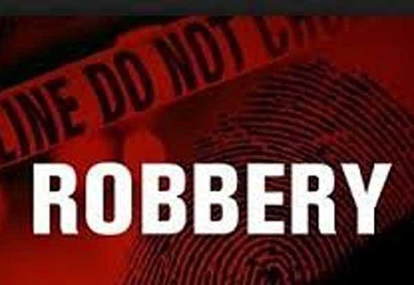 டாஸ்மாக் கடையில் 3.50 லட்சத்தை கொள்ளையடித்த முகமூடி திருடர்கள்.. போலிஸ் தீவிர விசாரணை !