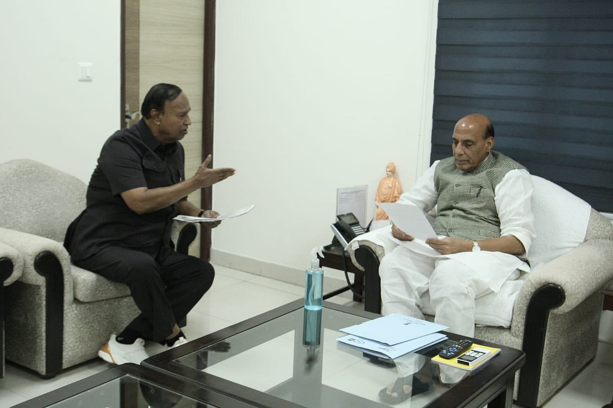 100 ஆண்டுகால நடைபாதையை மூடிய இராணுவ கண்டோன்மென்ட் : ஒன்றிய அமைச்சரிடம் நேரில் கோரிக்கை வைத்த TR.பாலு MP!