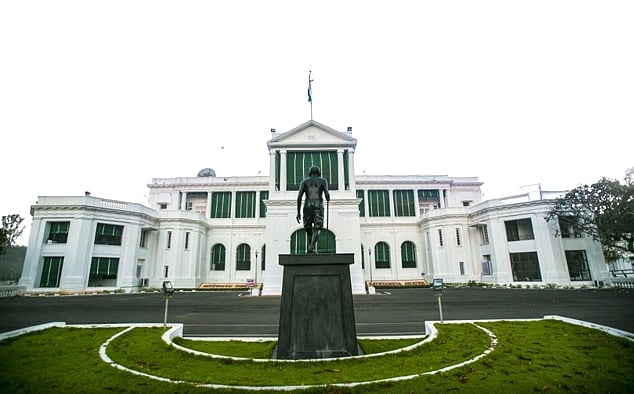 “RSS பவனாகும் ராஜ்பவன்.. மோகன் பகவத் சொல்வதையே சொல்லும் RN.ரவி” : சாட்டை சுழற்றும் ‘முரசொலி’ தலையங்கம் !