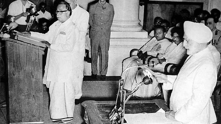 "#DravidianModel பாதைக்குப் பேரறிஞர் அண்ணா அடித்தளமிட்ட நாள் இன்று" -முதலமைச்சர் மு.க.ஸ்டாலின் ட்வீட் !