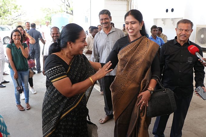 ’அய்யோ என்னை விட்ருங்க’.. ராகுல் தகுதி நீக்க விவகாரத்தில் கருப்பு உடையில் வந்து சிக்கலில் மாட்டிய வானதி !