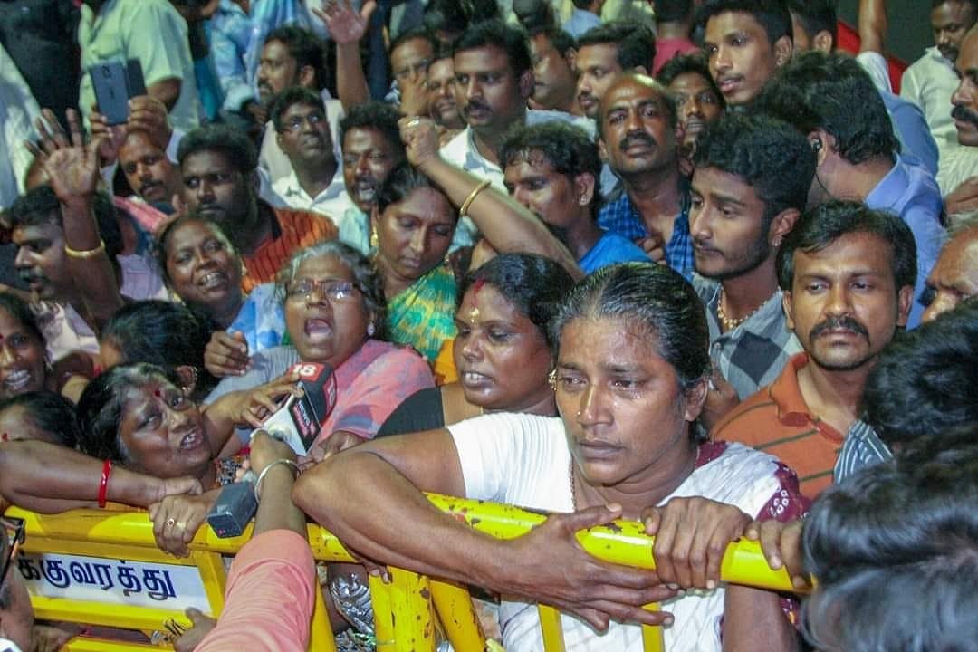 கலைஞரின் இறுதி ஊர்வலத்தில் ஸ்டாலின் ஜேக்கப்பின் உணர்ச்சி மிகுந்த புகைப்படங்கள்.. தொகுப்பு இதோ !