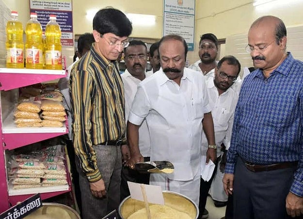 ரேஷன் அரிசி கடத்துபவர்கள் மீது நடவடிக்கை எடுத்து வரும் சிறப்பு காவலர்கள்: அமைச்சர் பெரியகருப்பன் தகவல்!
