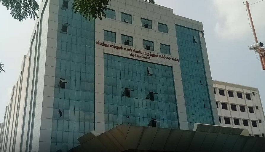 மாமியாரிடம் பாலியல் அத்துமீறல்.. கணவன் மீது மிளகாய்ப்பொடி கலந்த சுடுதண்ணீர் ஊற்றிய மனைவி!