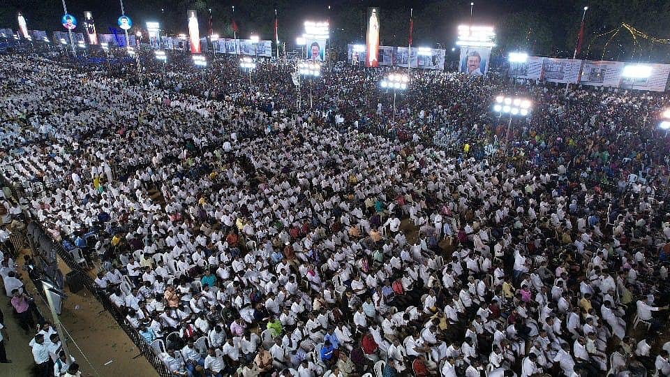 "தேசிய அளவில் தலைவர் ஸ்டாலின் தலைமையில் தி.மு.க உறுதியான குரலாக மாறியுள்ளது" -INDIAN EXPRESS புகழாரம் !