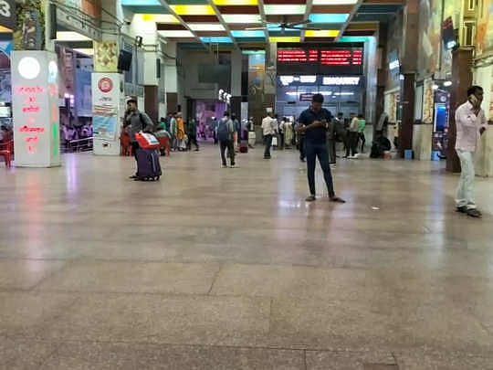 பாட்னா இரயில் நிலையத்தில் ஒளிபரப்பான ஆபாச வீடியோ.. பதறியடித்து ஓடிய பயணிகள்.. என்ன நடந்தது ?