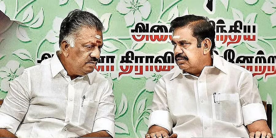 “வெளியேறு! இல்லாவிட்டால்..” : பழனிசாமிக்கு எதிராக போஸ்டர் ஒட்டி எச்சரிக்கை விடுத்த அதிமுக தொண்டர்கள் !