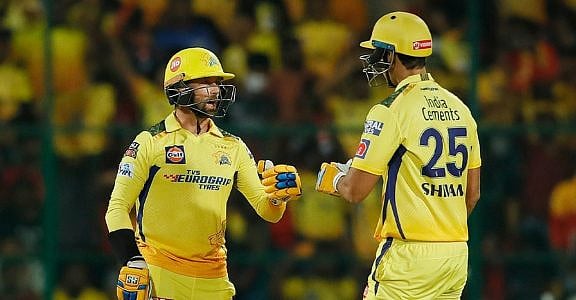 CSK அணியே தோற்க நினைத்தால் கூட நீங்க ஜெயிக்க மாட்டீங்க.. RCB அணியை விமர்சித்து தள்ளும் நெட்டிசன்கள் !