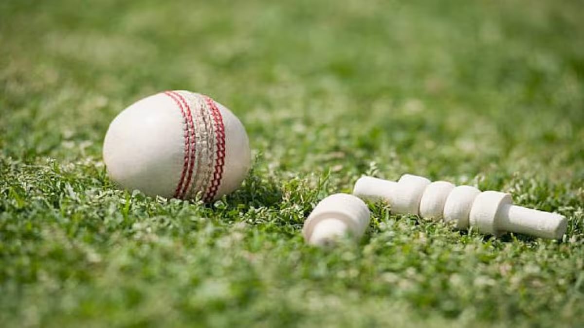 கிரிக்கெட்டில் NO- BALL கொடுத்த நடுவர்.. ஆத்திரத்தில் நடுவரை  மட்டையால் அடித்து கொலை செய்த Fielding அணி !