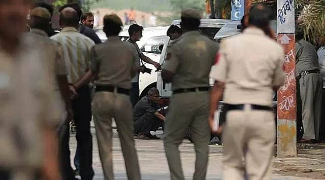 6 நாட்களுக்கு பிறகு கழுத்தறுக்கப்பட்ட நிலையில் மீட்கப்பட்ட சிறுமி.. தந்தையின் வெறிச்செயலால் பறிபோன உயிர்!