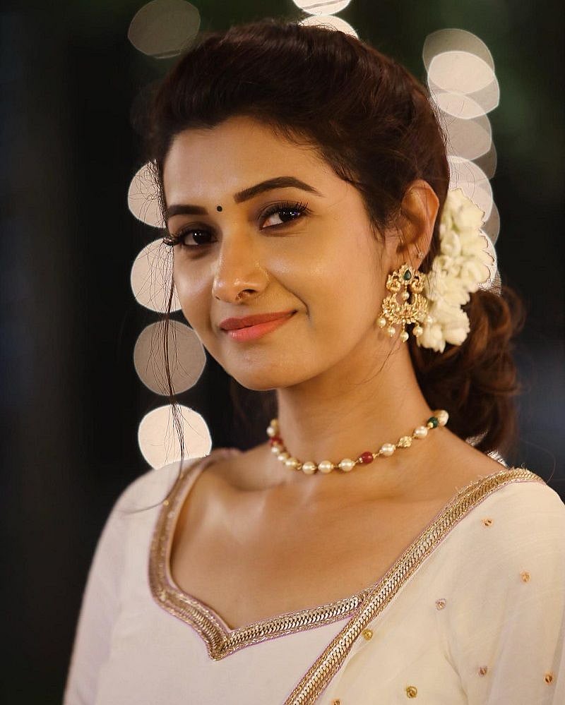 “காசு வந்தா காக்கா கூட.. ஆனா காசு தானா தேடி வராது” -பழைய வீடியோவை பதிவிட்டு பிரியா பவானி சங்கர் உருக்கம்!