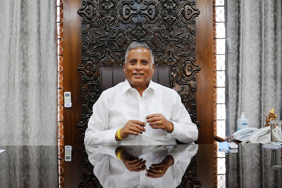 கர்நாடகா: வேட்புமனுவை வாபஸ் வாங்கினால் மேலவை உறுப்பினர் பதவி.. தோல்வி பயத்தில் பேரம் பேசிய பாஜக அமைச்சர்!