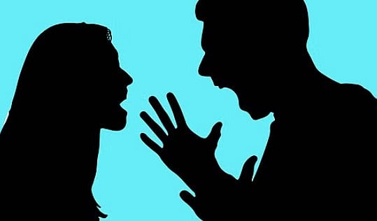 ஆபாசப் படம் எடுத்து வெளியிடுவேன்..  மனைவியை மிரட்டிய கணவனுக்கு  5 ஆண்டு  சிறை தண்டனை: நீதிமன்றம் அதிரடி!