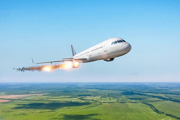 நடுவானில் விமானத்தில் பற்றிய தீ.. அதிர்ச்சியில் உறைந்த பயணிகள்.. இறுதியில் நடந்தது என்ன ?