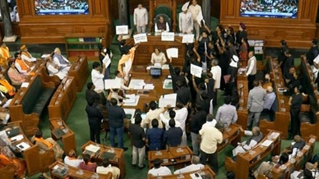 ”Down Down மோடி”.. பிரதமர் முன்பு எதிர்கட்சி MPக்கள் முழக்கம்: மக்களவை தேதி குறிப்பிடாமல் ஒத்திவைப்பு!