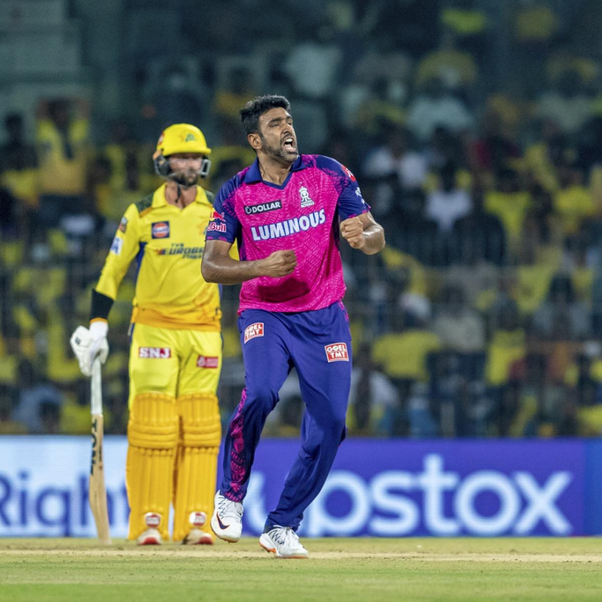 "விக்கெட் எடுக்காதடா, அவர் வந்தால் சிக்ஸராக அடிப்பார்" -CSK பேட்டிங் குறித்து அஸ்வின் கலகல பேச்சு !