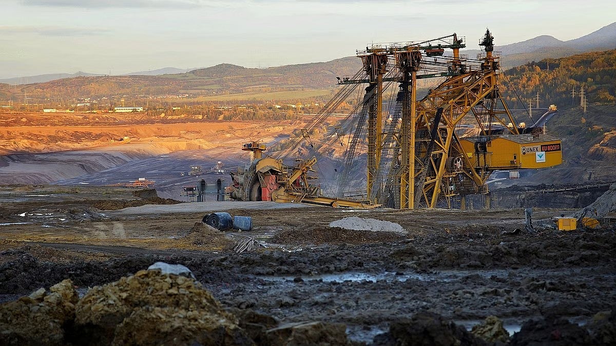 “உணவளிக்கும் நிலங்களை நிலக்கரிக்காகத் தோண்டுவது வயிற்றில் அடிக்கும் செயல்..” - முரசொலி கடும் கண்டனம் !