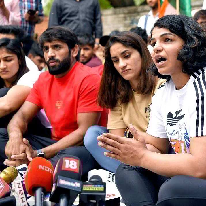 பாஜக MP என்றால் FIR கிடையாதா ? -பாலியல் புகாரில் மீண்டும் போராட்டத்தில் குதித்த மல்யுத்த வீராங்கனைகள்!