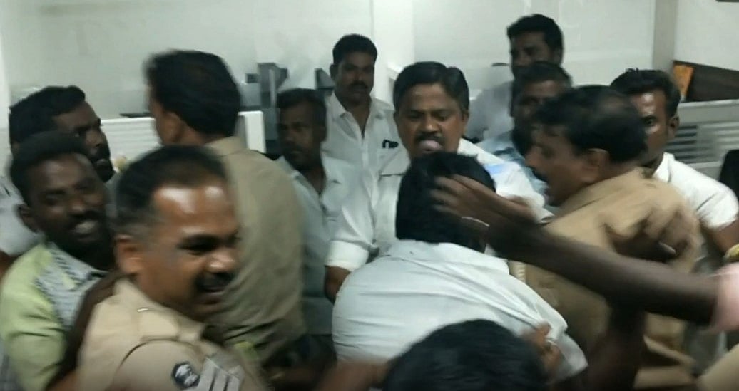 நிதி நிறுவனத்திற்குள் புகுந்து அராஜகம்.. அடியாட்களை கொண்டு ஊழியர்களைத் தாக்கிய அதிமுக ஒன்றிய செயலாளர்!