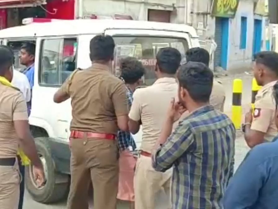 திருப்பூர் : போதையில் திரையரங்குக்கு வந்த இளைஞர்கள்.. அனுமதி மறுக்கப்பட்டதால் தகராறு - நடந்தது என்ன?