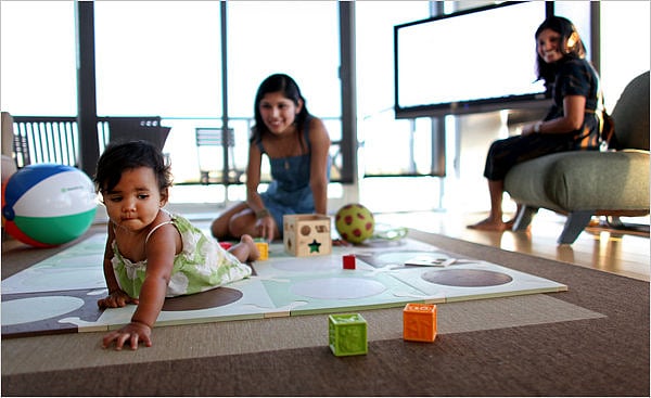 தூங்க மறுத்த பச்சிளம் குழந்தை.. எரிச்சலடைந்து பணிப்பெண் செய்த காரியத்தால் அதிர்ந்து போன பெற்றோர் !