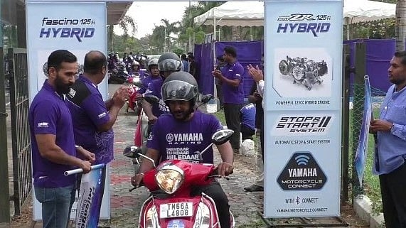 யமஹா நிறுவனம் நடத்திய Mileage Challenge: 1 லிட்டர் பெட்ரோலில் 128 கிலோ மீட்டர் ஓட்டி அசத்திய கோவை இளைஞர்!