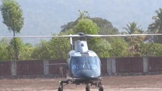 தரையிறங்கும் போது தீ பிடித்த ஹெலிகாப்டர்.. உயிர் தப்பிய கர்நாடக மாநில முதல்வர் பசவராஜ் பொம்மை!