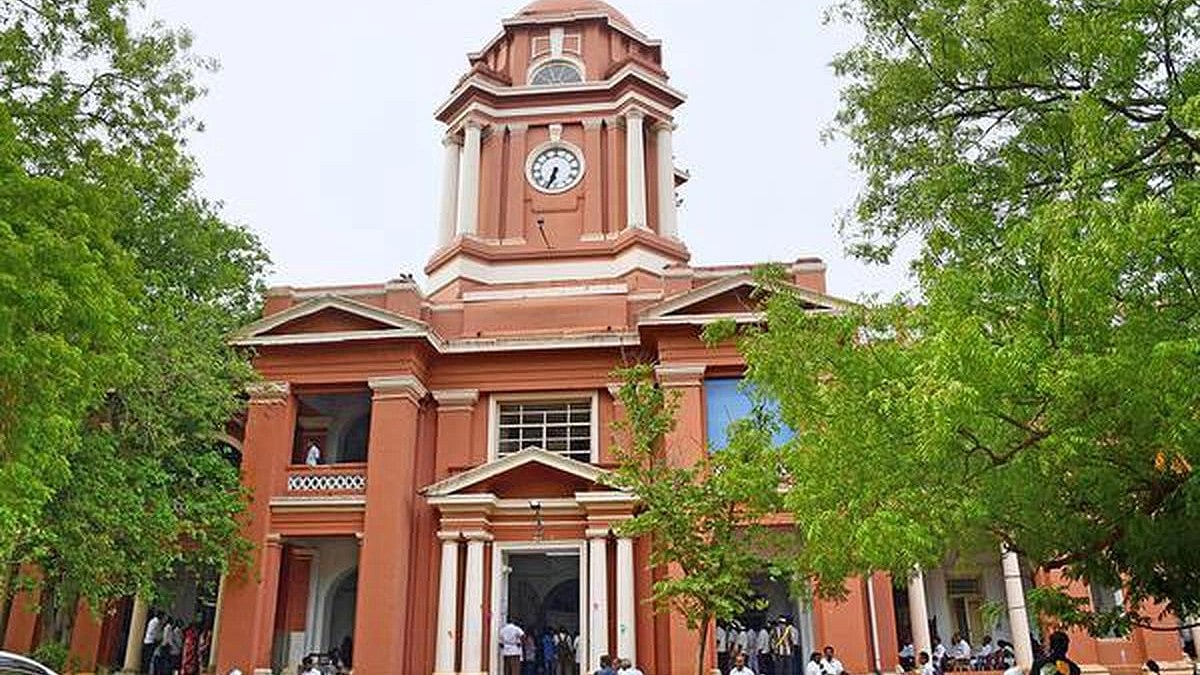 ஆபாசப் படம் எடுத்து வெளியிடுவேன்..  மனைவியை மிரட்டிய கணவனுக்கு  5 ஆண்டு  சிறை தண்டனை: நீதிமன்றம் அதிரடி!