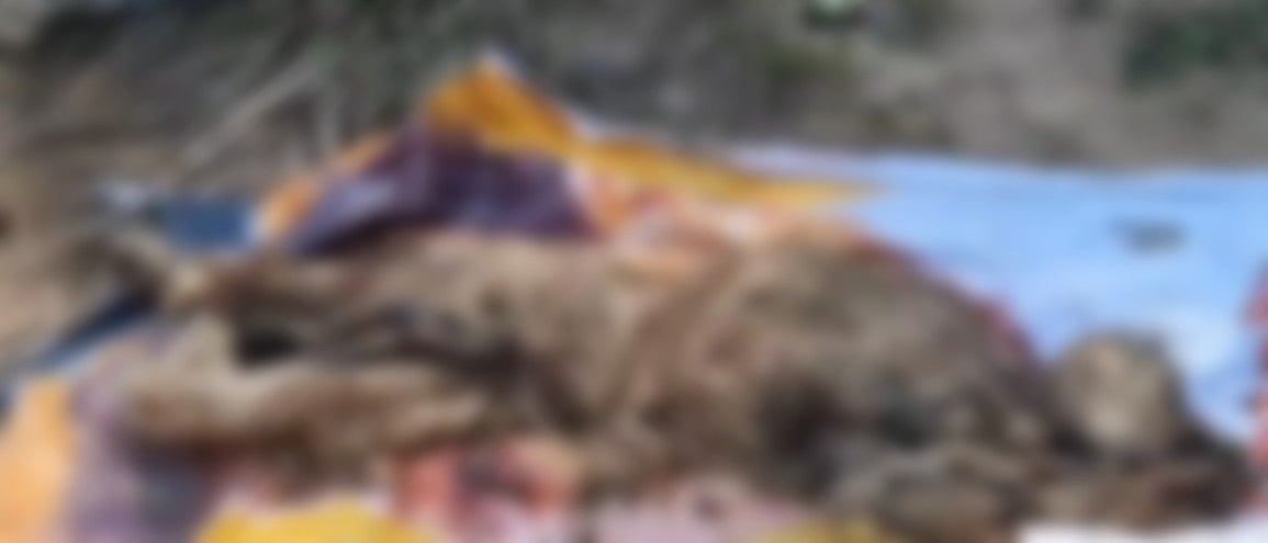 காணாமல் போன கணவர்.. ஆற்றங்கரையில் தோண்டியெடுக்கப்பட்ட அழுகிய சடலம்.. மனைவி உட்பட 3 பேர் அதிரடி கைது !