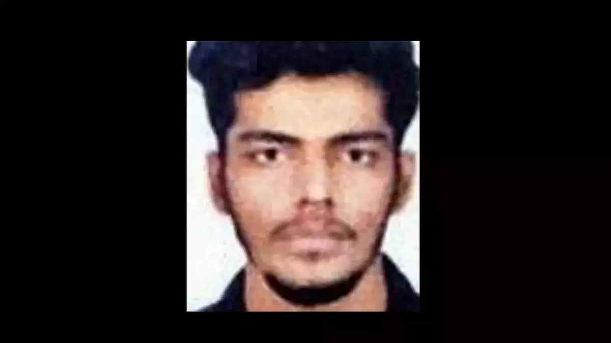 கல்லூரி ஆண்டு விழாவில் திடீரென வெடித்த மோதல்.. மாணவனை கத்தியால் குத்திய சக மாணவன்.. என்ன நடந்தது ?