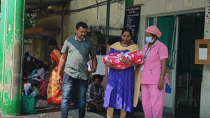 குழந்தை இல்லாத விரக்தி.. மருத்துவமனையில் இருந்து கடத்தப்பட்ட குழந்தையை 24 மணி நேரத்தில் மீட்ட போலிஸ்!