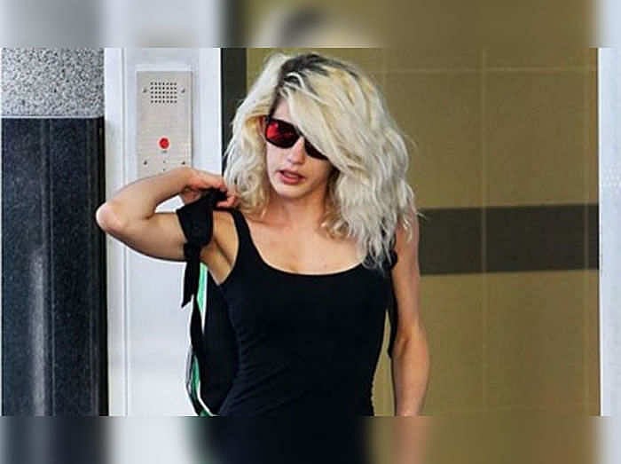 ஆஸ்திரேலியாவை சேர்ந்த இளம்பெண்